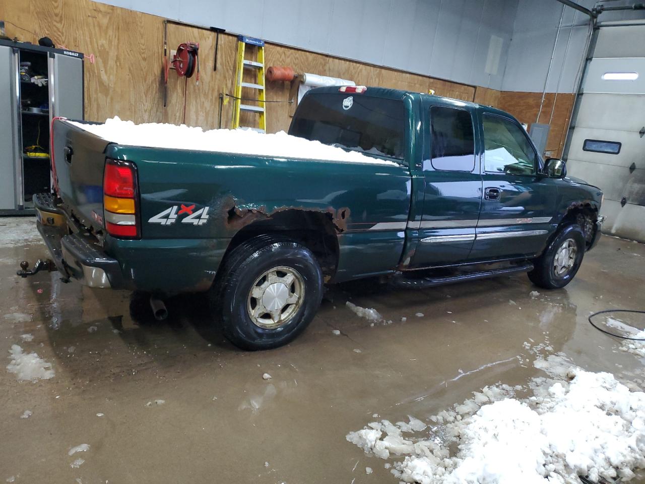 2004 GMC Sierra - Image 3