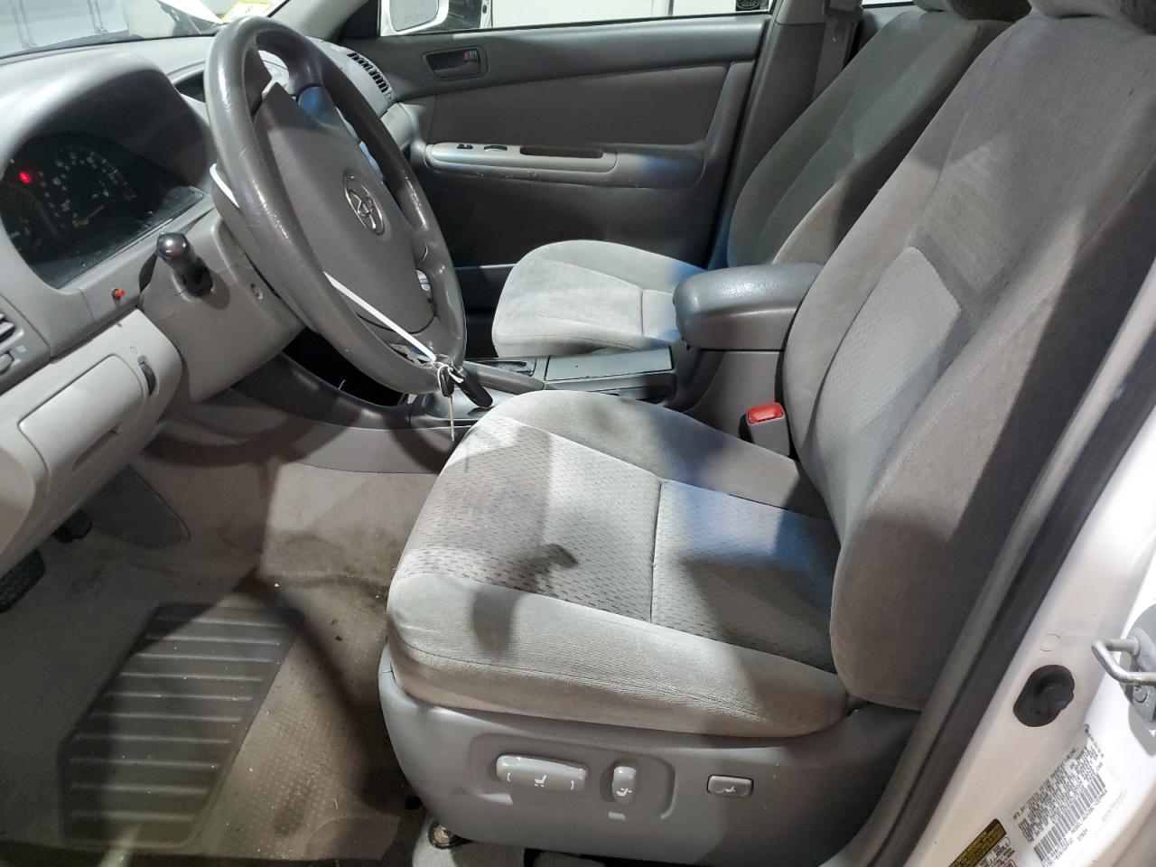 2004 Toyota Camry - Image 9
