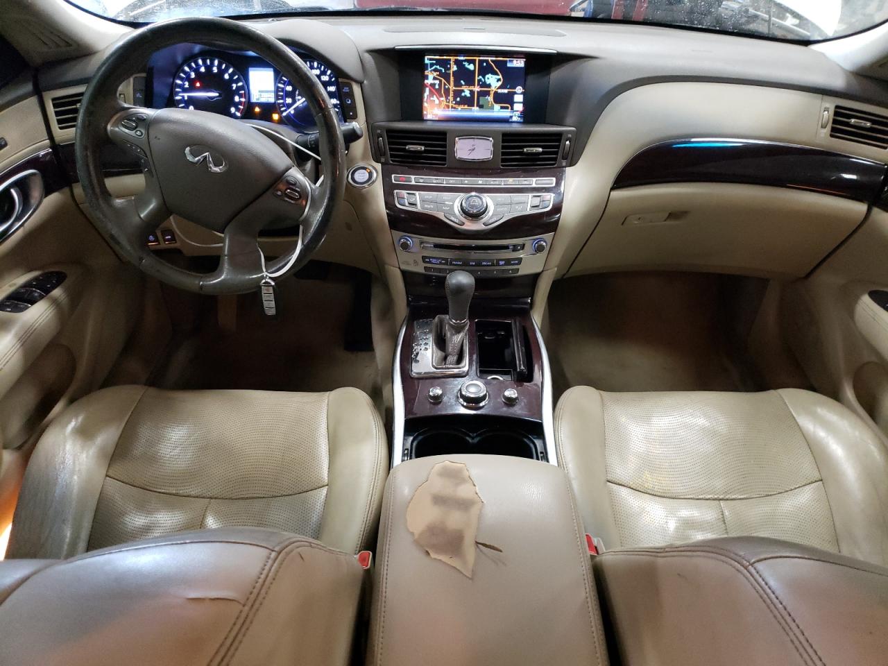 2011 Infiniti M - Image 8