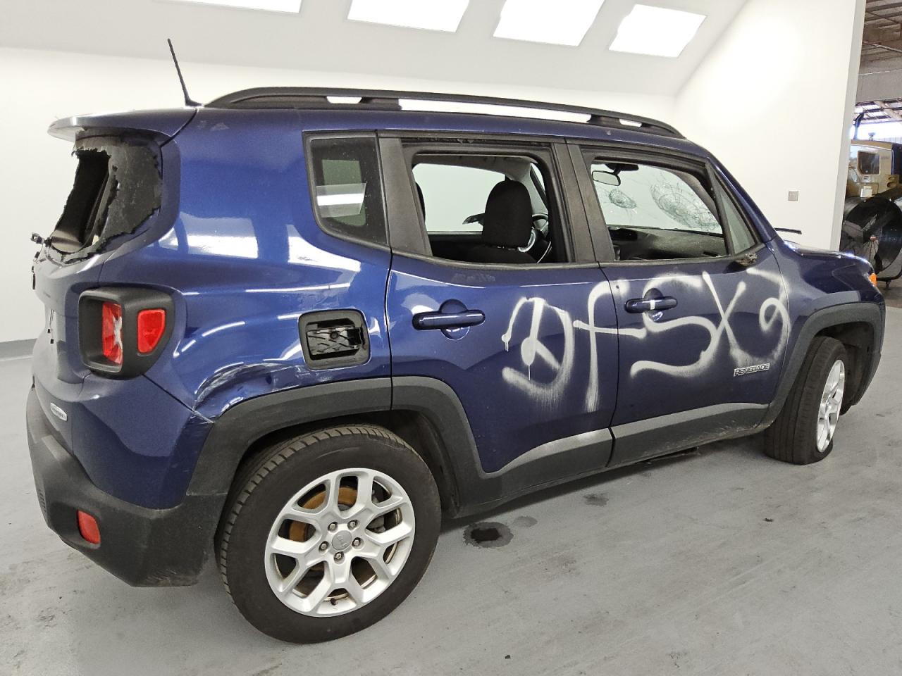 VIN ZACCJABB8JPJ40806 2018 JEEP RENEGADE no.3