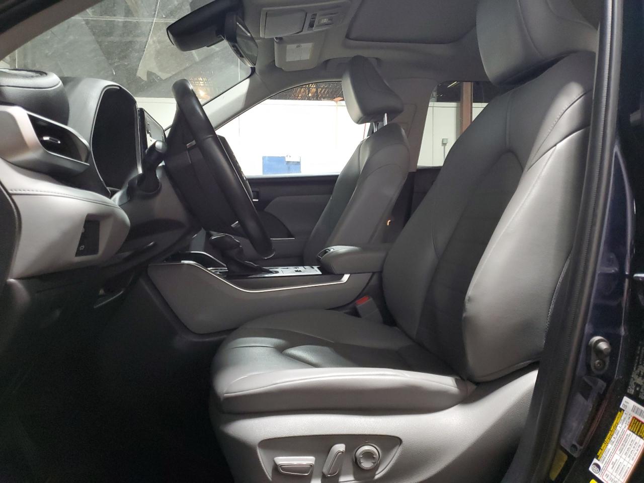 2021 Toyota Highlander - Image 7