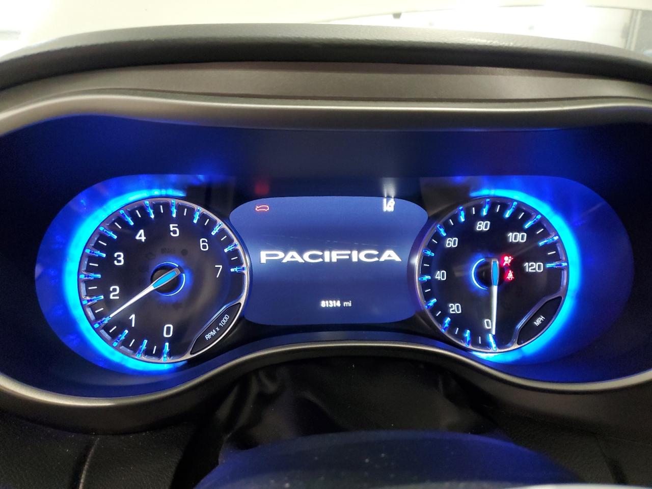 2020 Chrysler Pacifica - Image 9