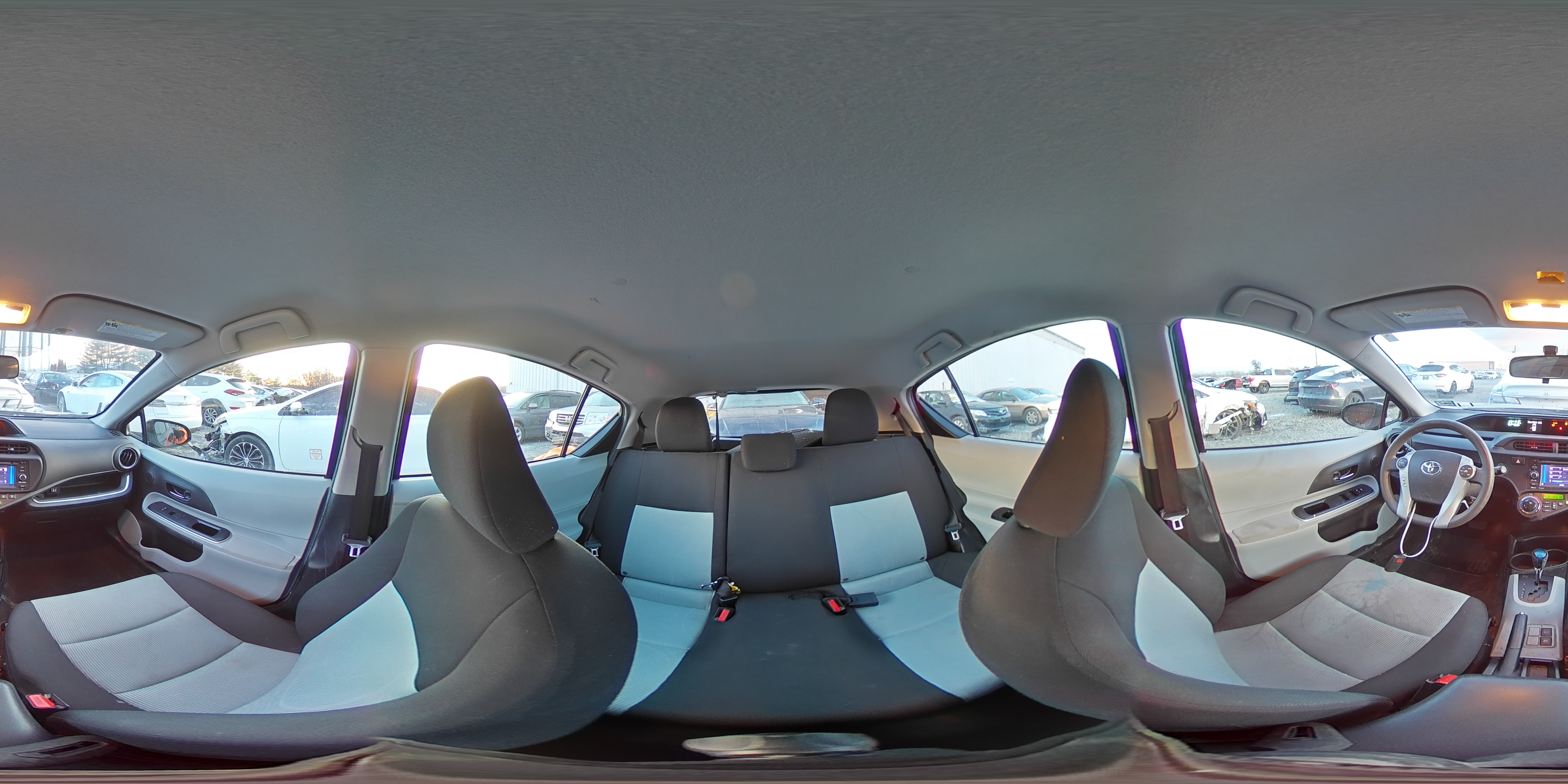 2014 Toyota Prius - Image 13