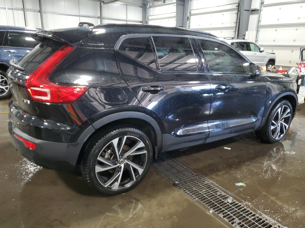 VIN YV4162UM4M2499436 2021 VOLVO XC40 no.3