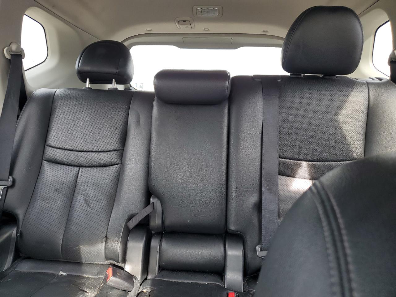2017 Nissan Rogue - Image 10