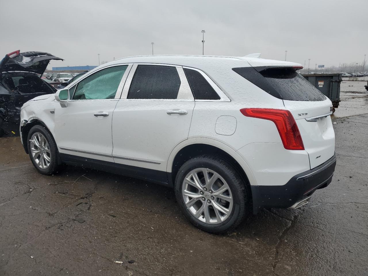 VIN 1GYKNDRS0JZ180626 2018 CADILLAC XT5 no.2