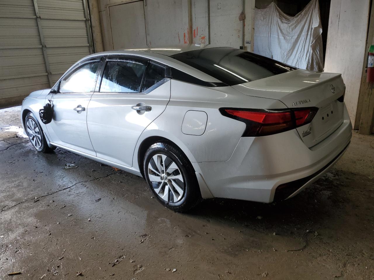 2020 Nissan Altima - Image 2