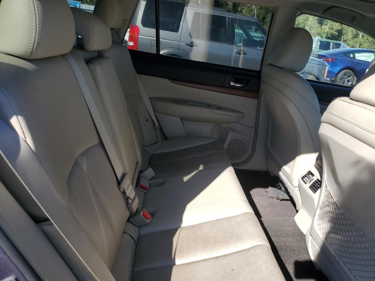 2013 Subaru Outback - Image 11