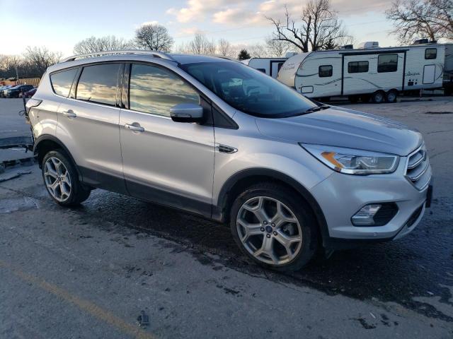  FORD ESCAPE 2017 Srebrny