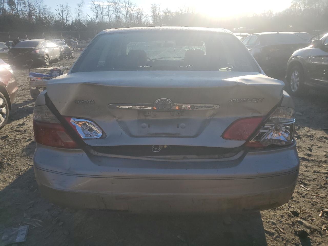 2004 Toyota Avalon - Image 6