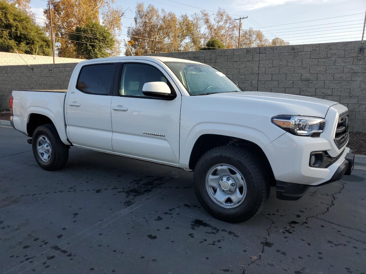 VIN 5TFAX5GN1JX113866 2018 TOYOTA TACOMA no.4