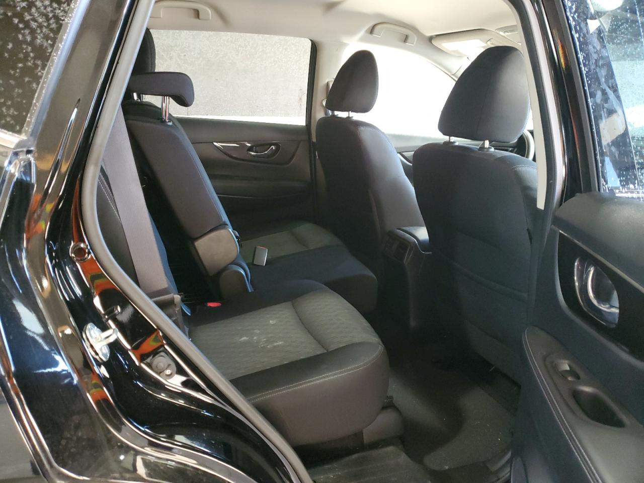 2018 Nissan Rogue - Image 11