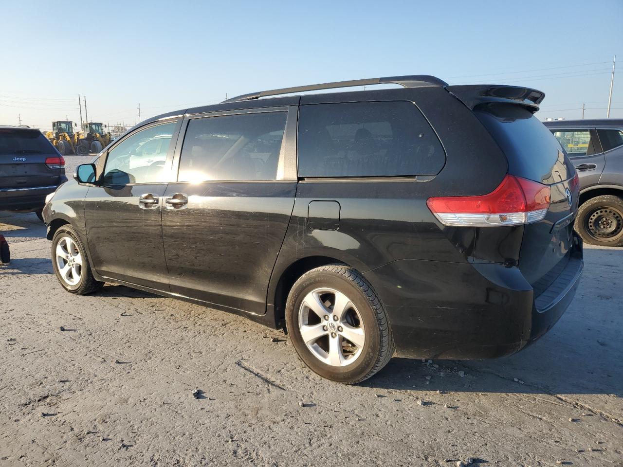 2014 Toyota Sienna - Image 2