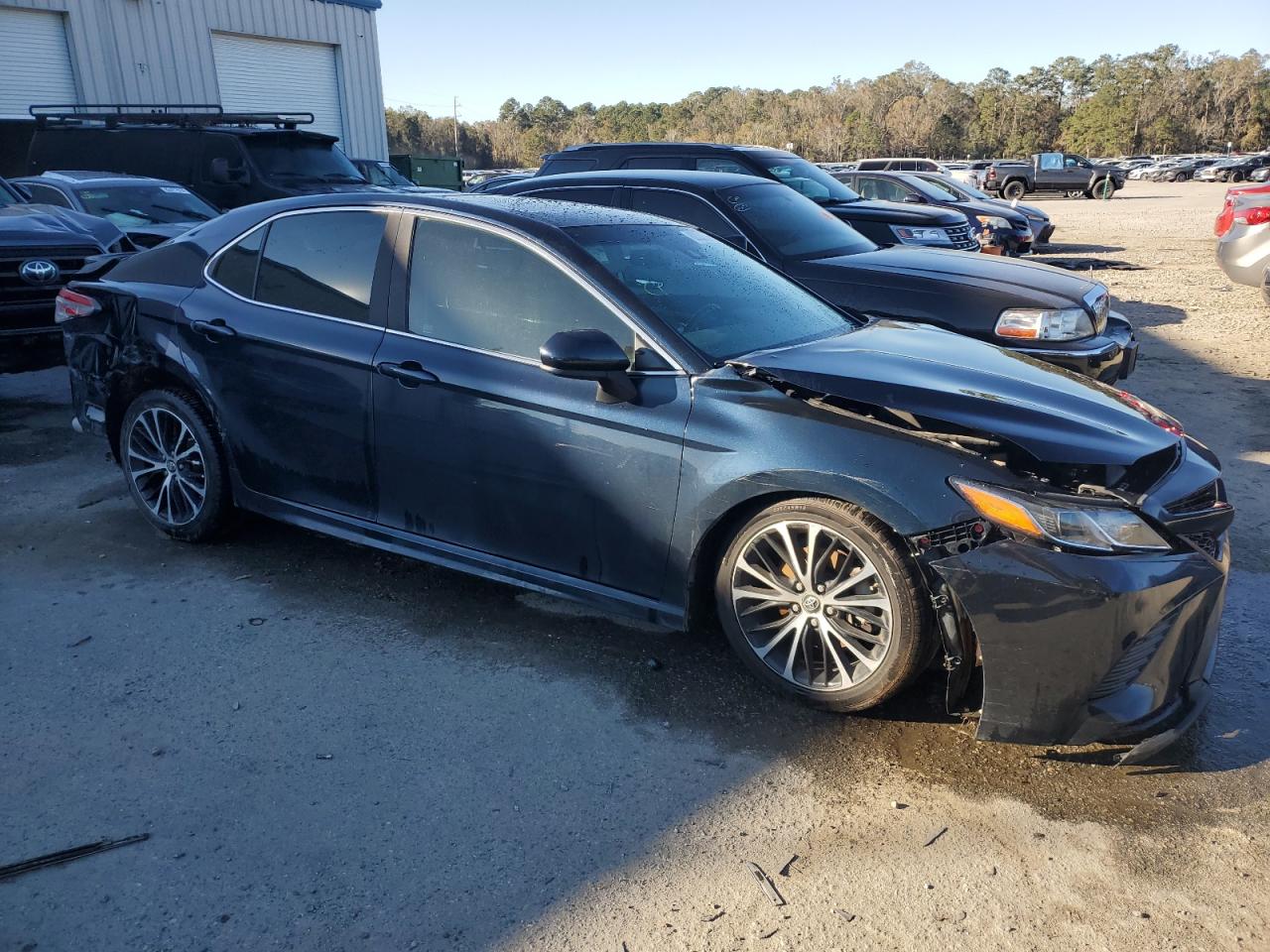 VIN 4T1B11HK7JU560802 2018 TOYOTA CAMRY no.4