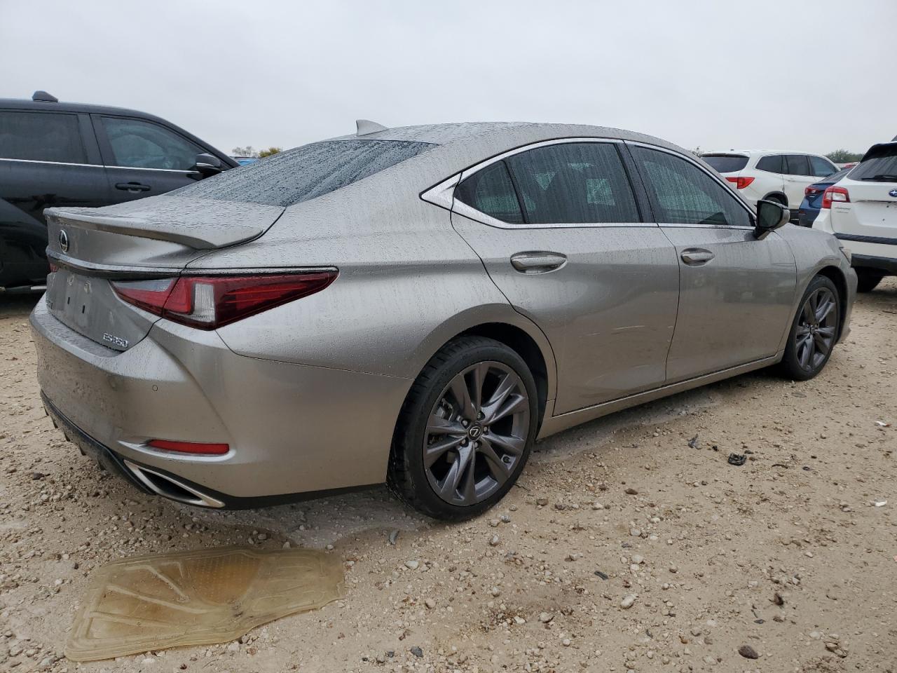 2019 Lexus ES - Image 3