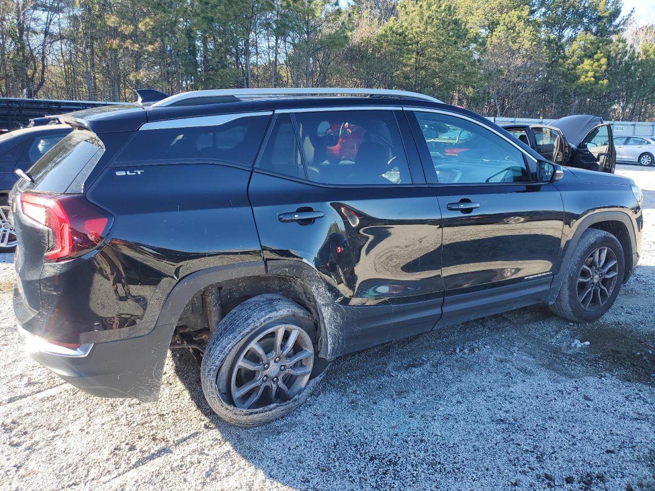 2022 GMC Terrain - Image 3