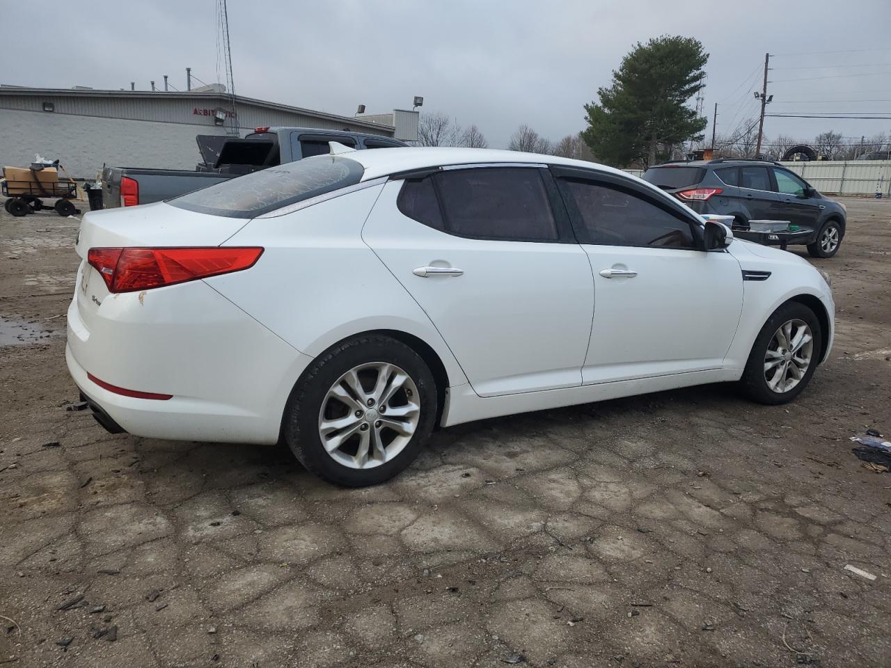 VIN 5XXGM4A73DG170640 2013 KIA OPTIMA no.3