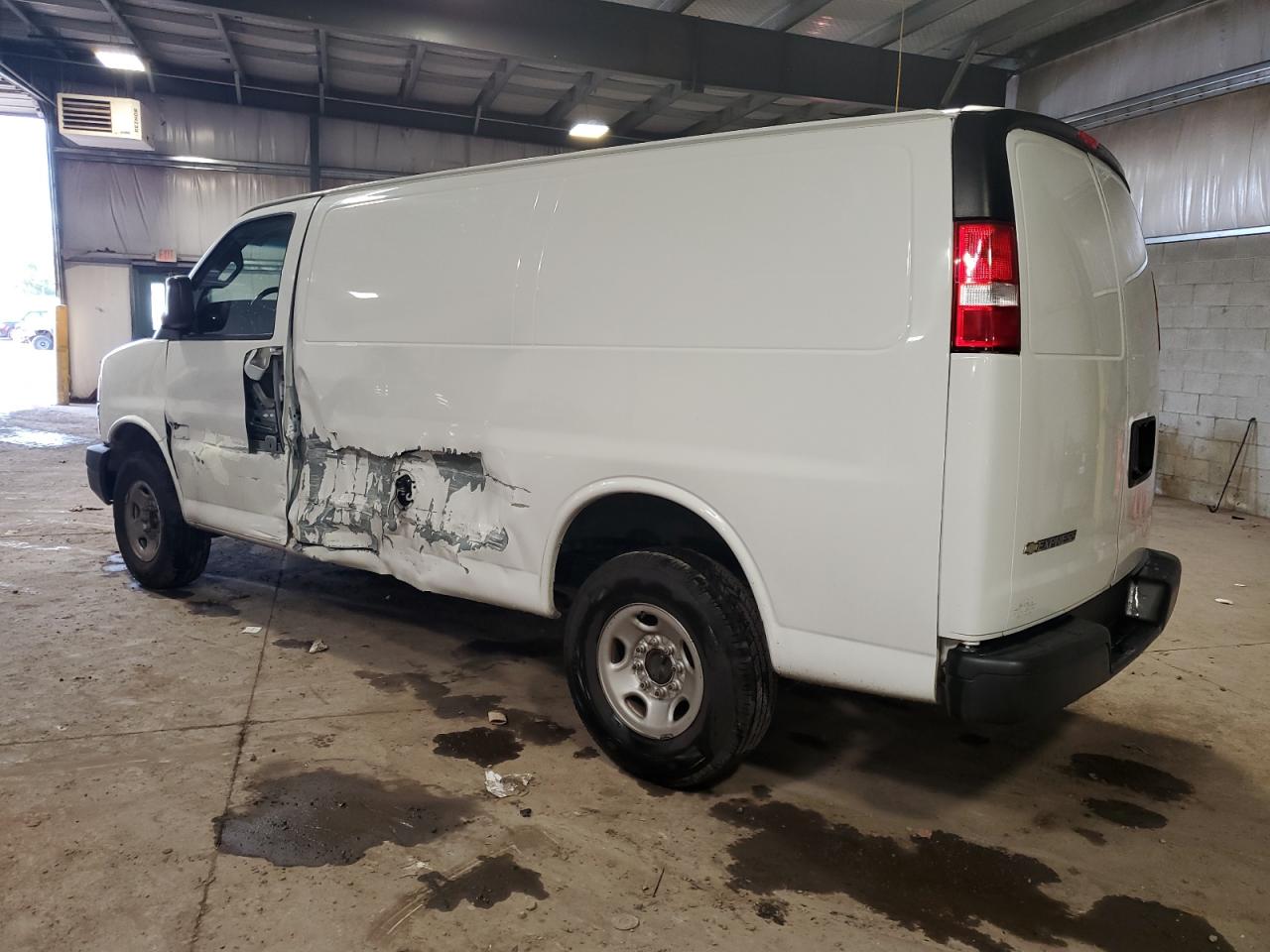 VIN 1GCWGAFP4L1244071 2020 CHEVROLET EXPRESS no.2