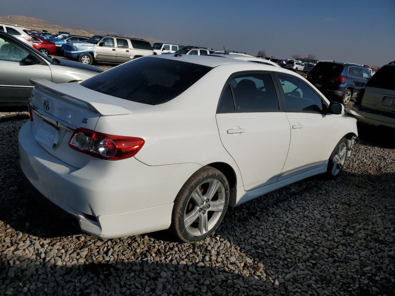 VIN 5YFBU4EE2DP185284 2013 TOYOTA COROLLA no.3