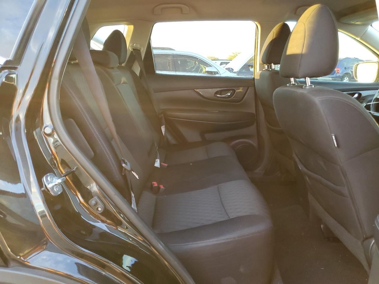 2017 Nissan Rogue - Image 12