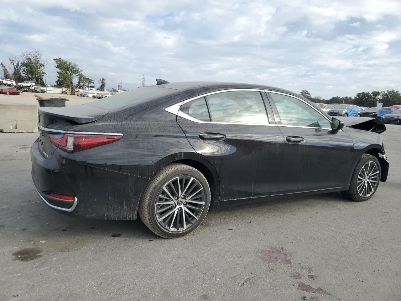 2024 Lexus ES - Image 3