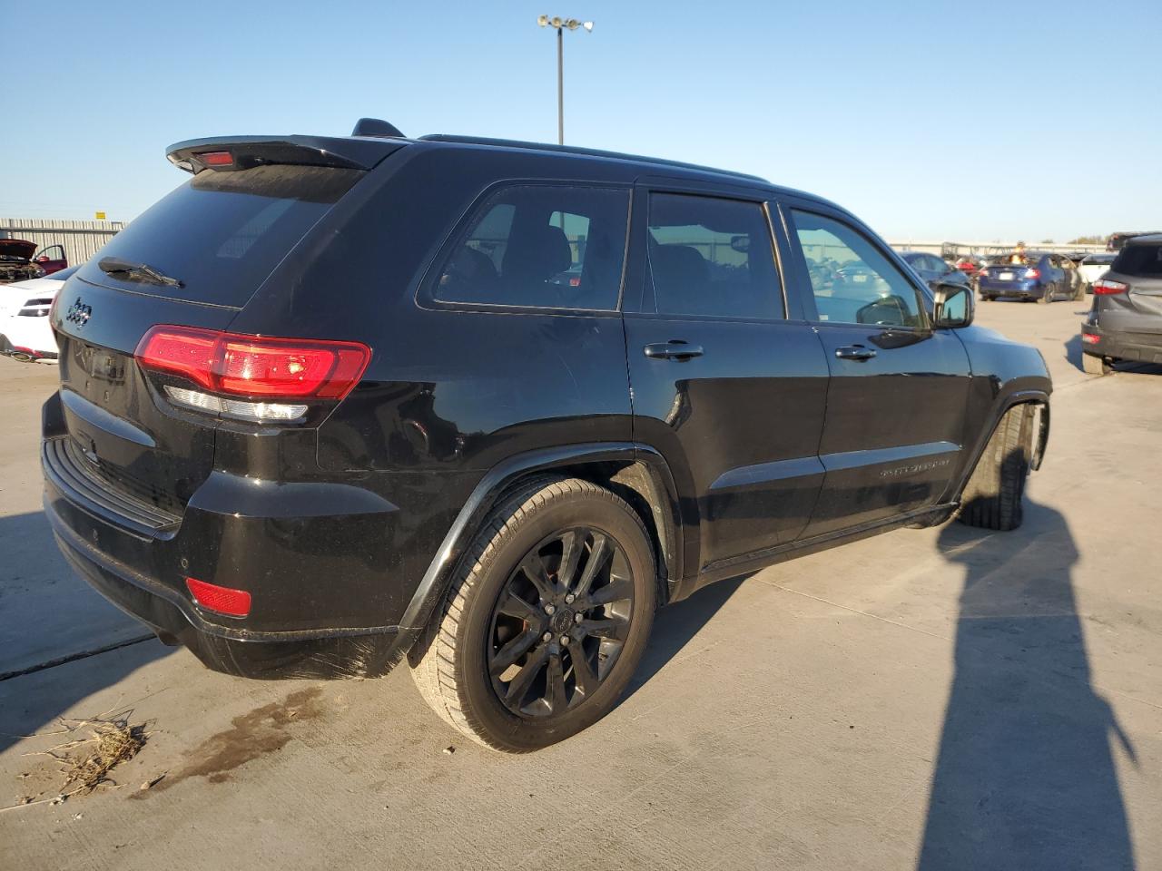2017 Jeep Grand Cherokee - Image 3
