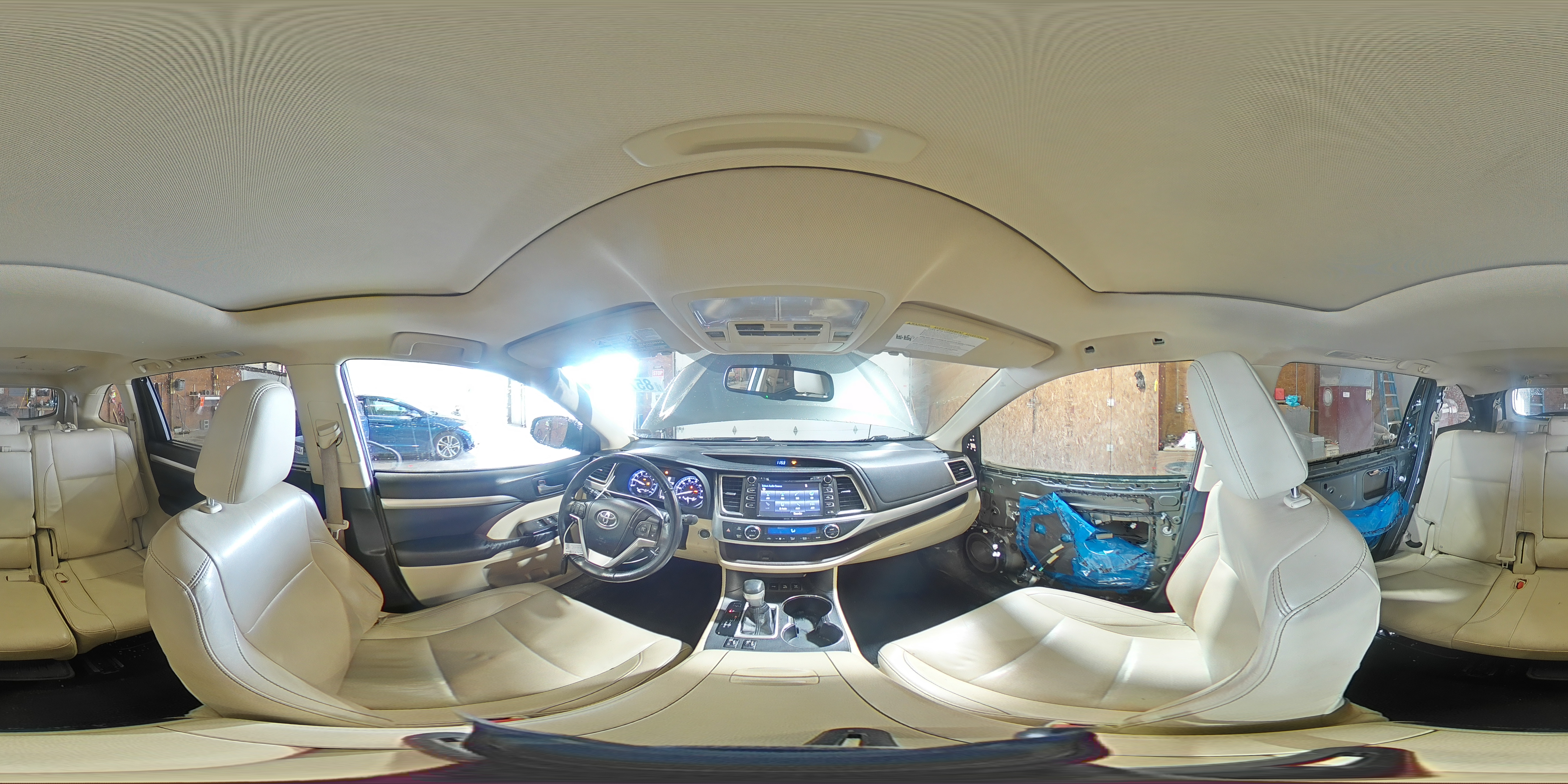 2014 Toyota Highlander - Image 16