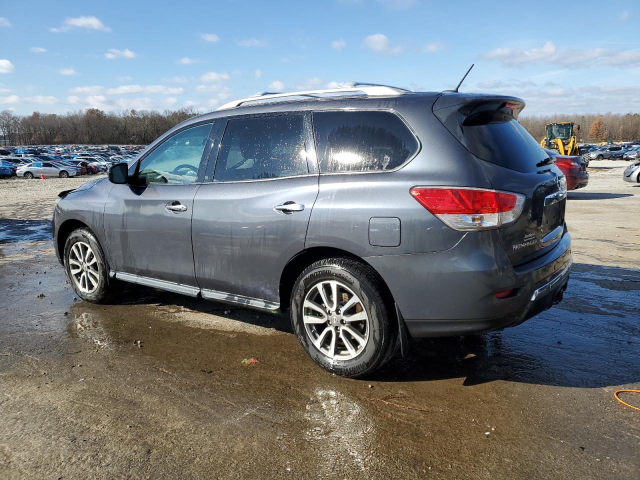 2013 Nissan Pathfinder - Image 2