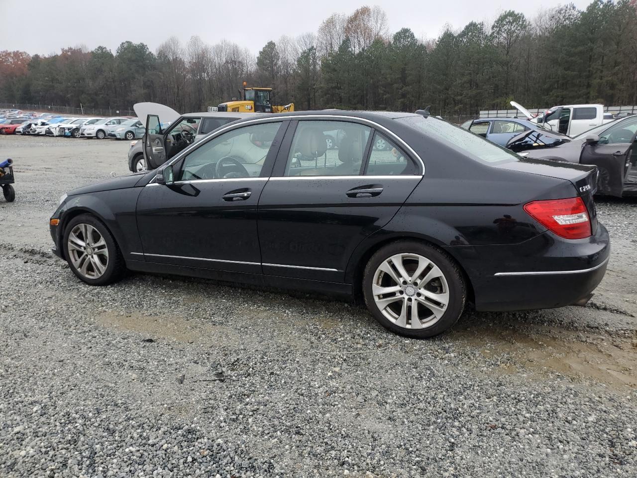 VIN WDDGF4HB3DR248986 2013 MERCEDES-BENZ C-CLASS no.2