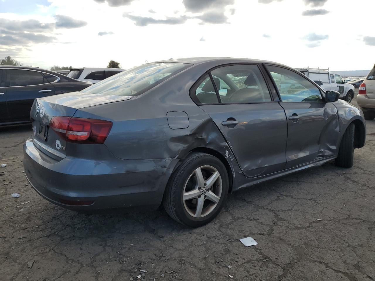 2016 Volkswagen Jetta - Image 3