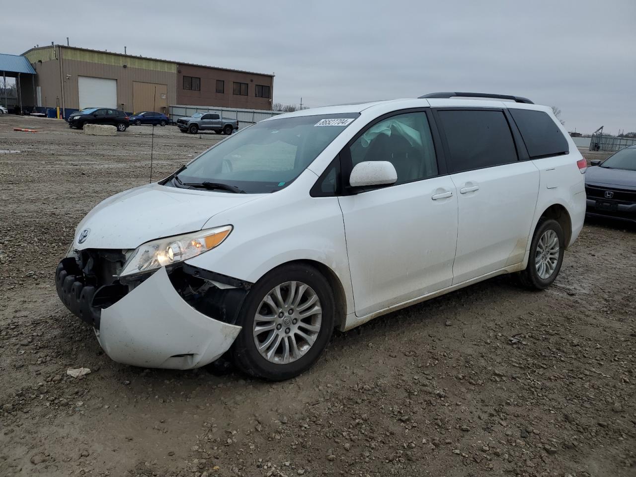 2012 Toyota Sienna Xle იყიდება Kansas City-ში, KS - Front End