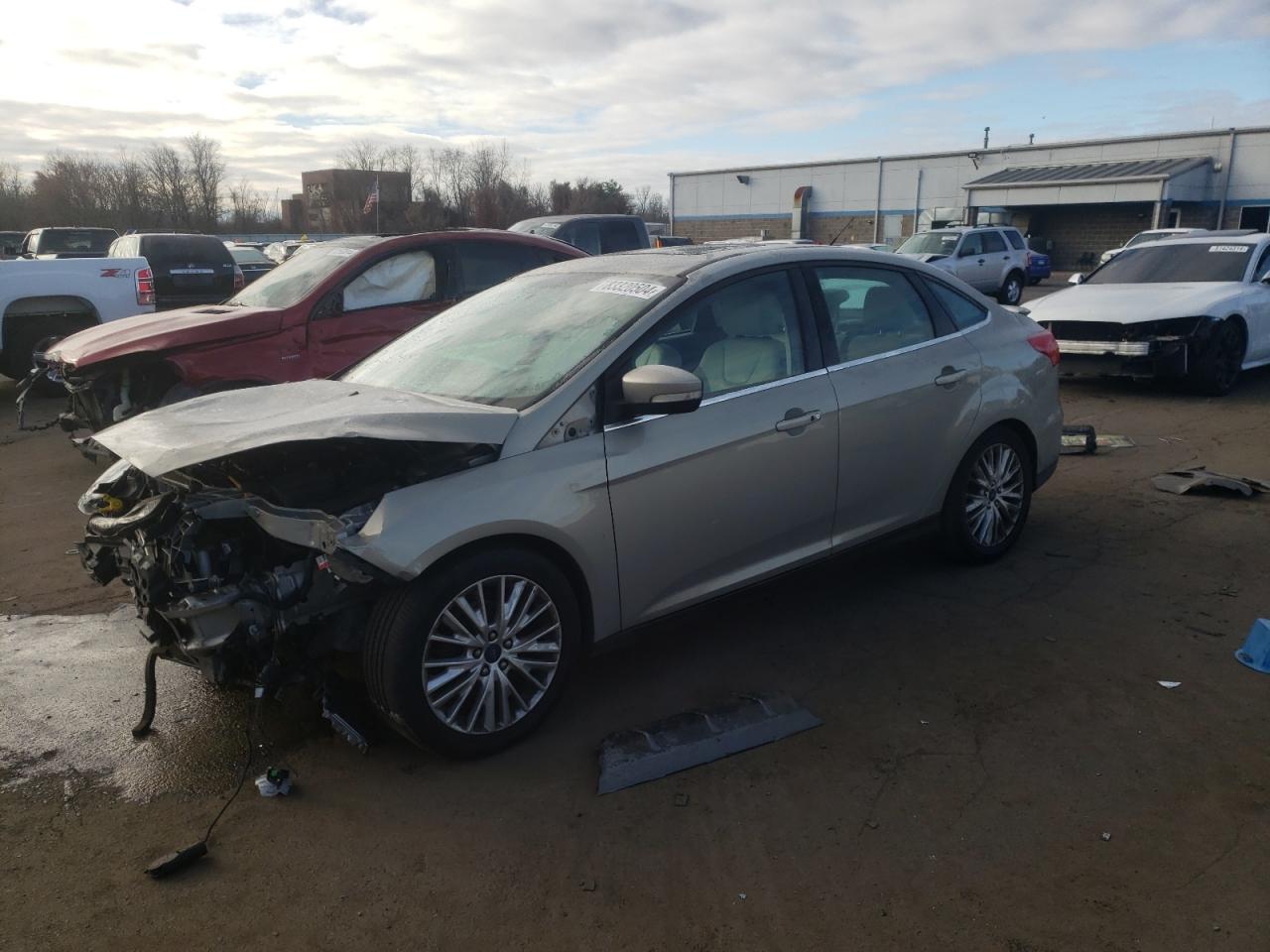 VIN 1FADP3J24FL208426 2015 FORD FOCUS no.1