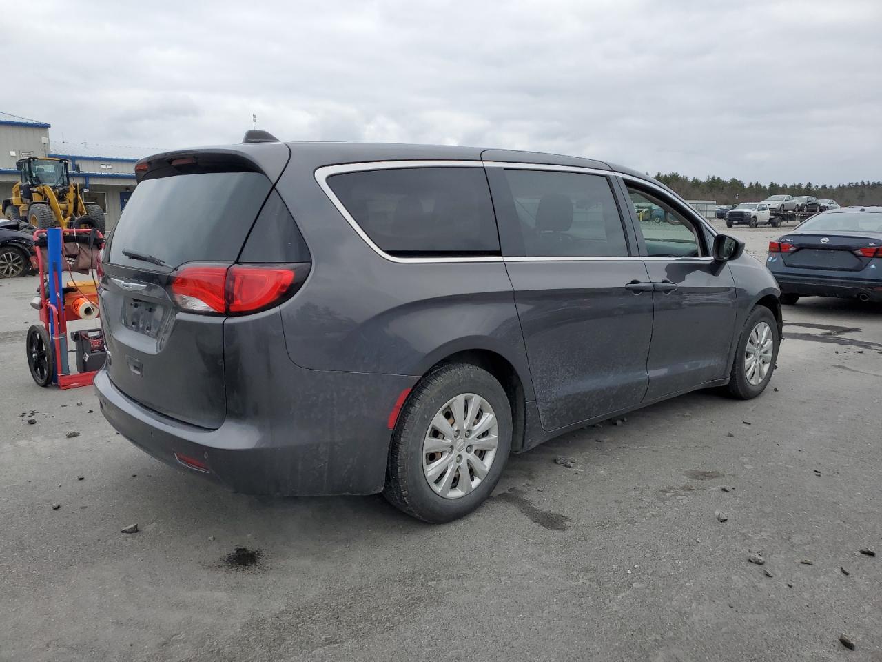 2018 Chrysler Pacifica - Image 3