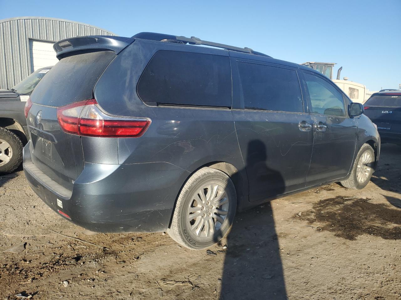 2015 Toyota Sienna - Image 3