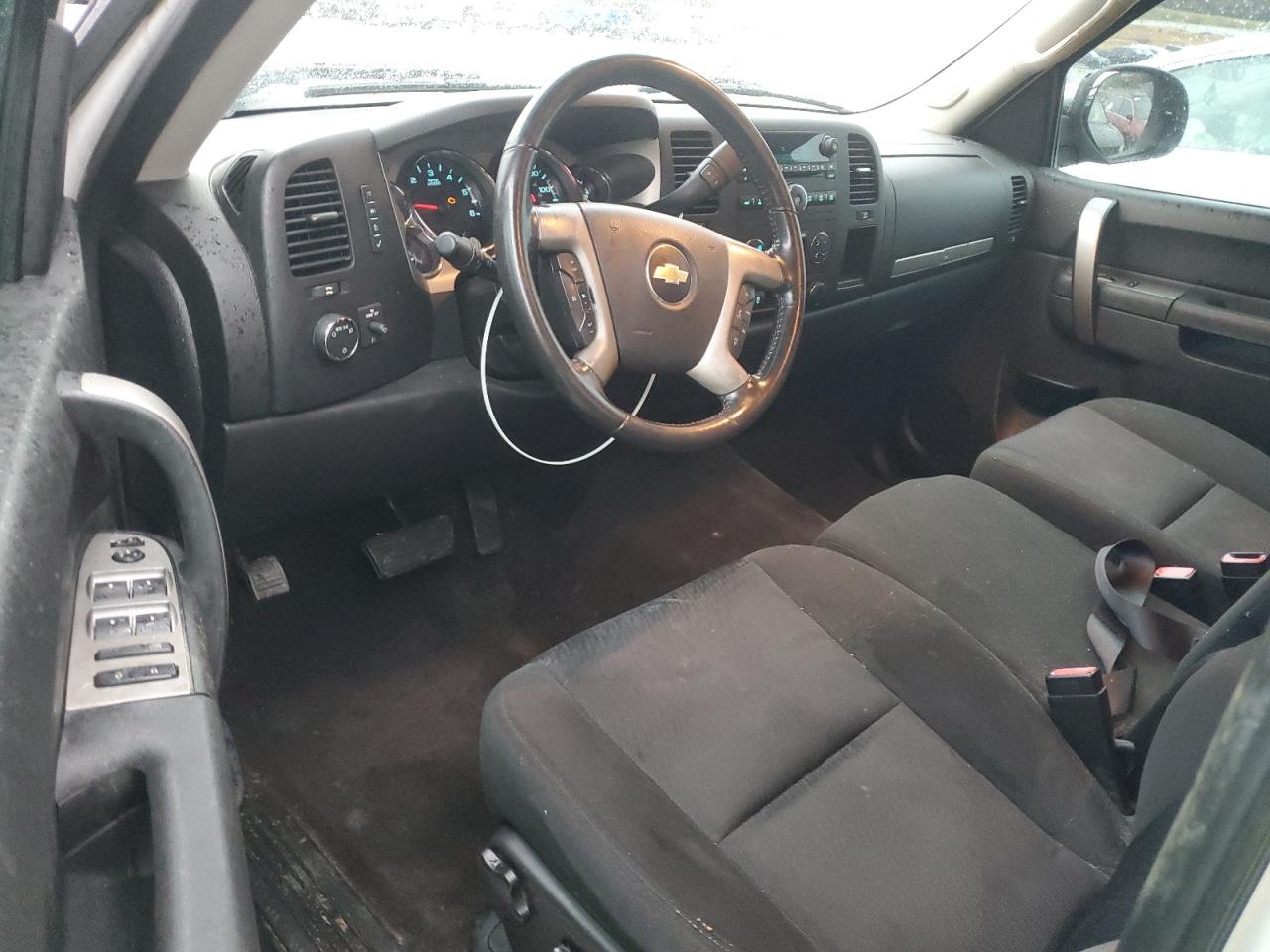 2013 Chevrolet Silverado - Image 8