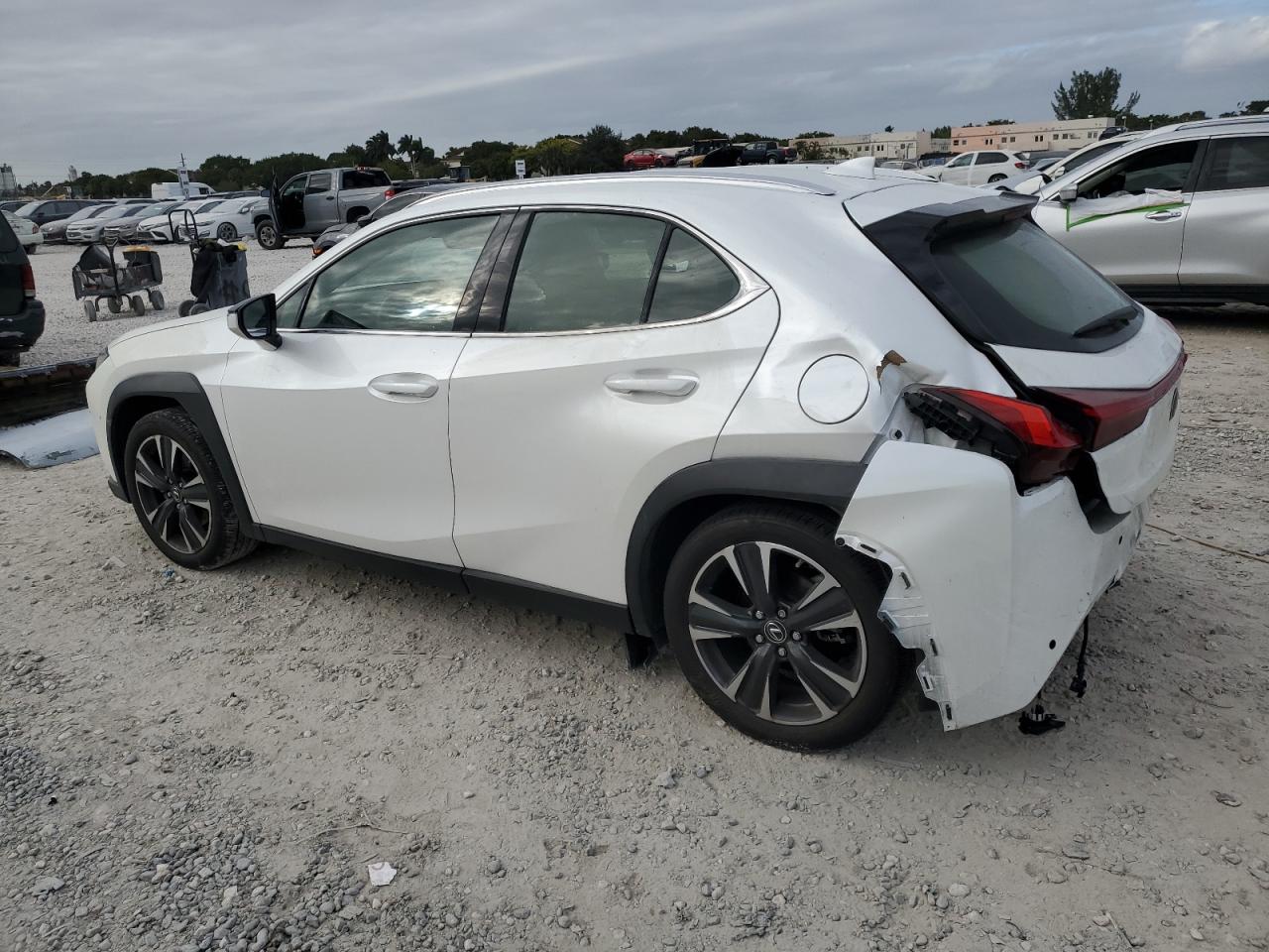 VIN JTHP3JBH2M2039213 2021 LEXUS UX 200 no.2