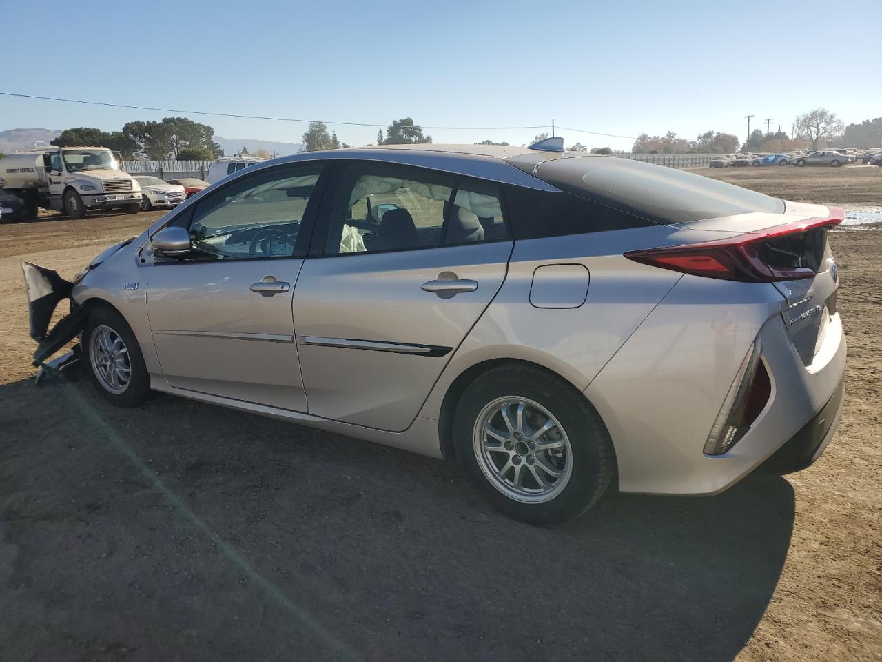 VIN JTDKARFP0J3077448 2018 TOYOTA PRIUS no.2