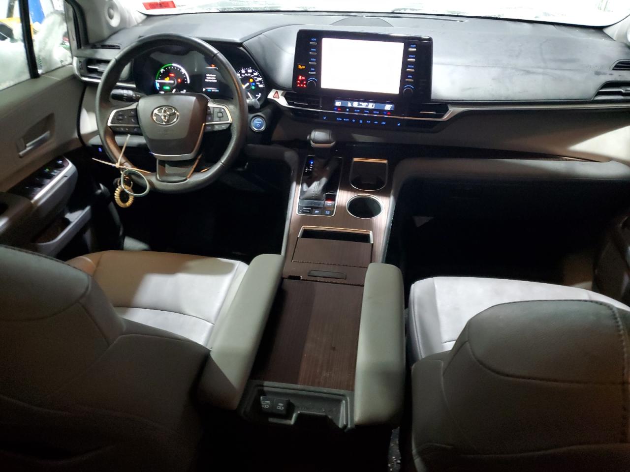 2021 Toyota Sienna - Image 8