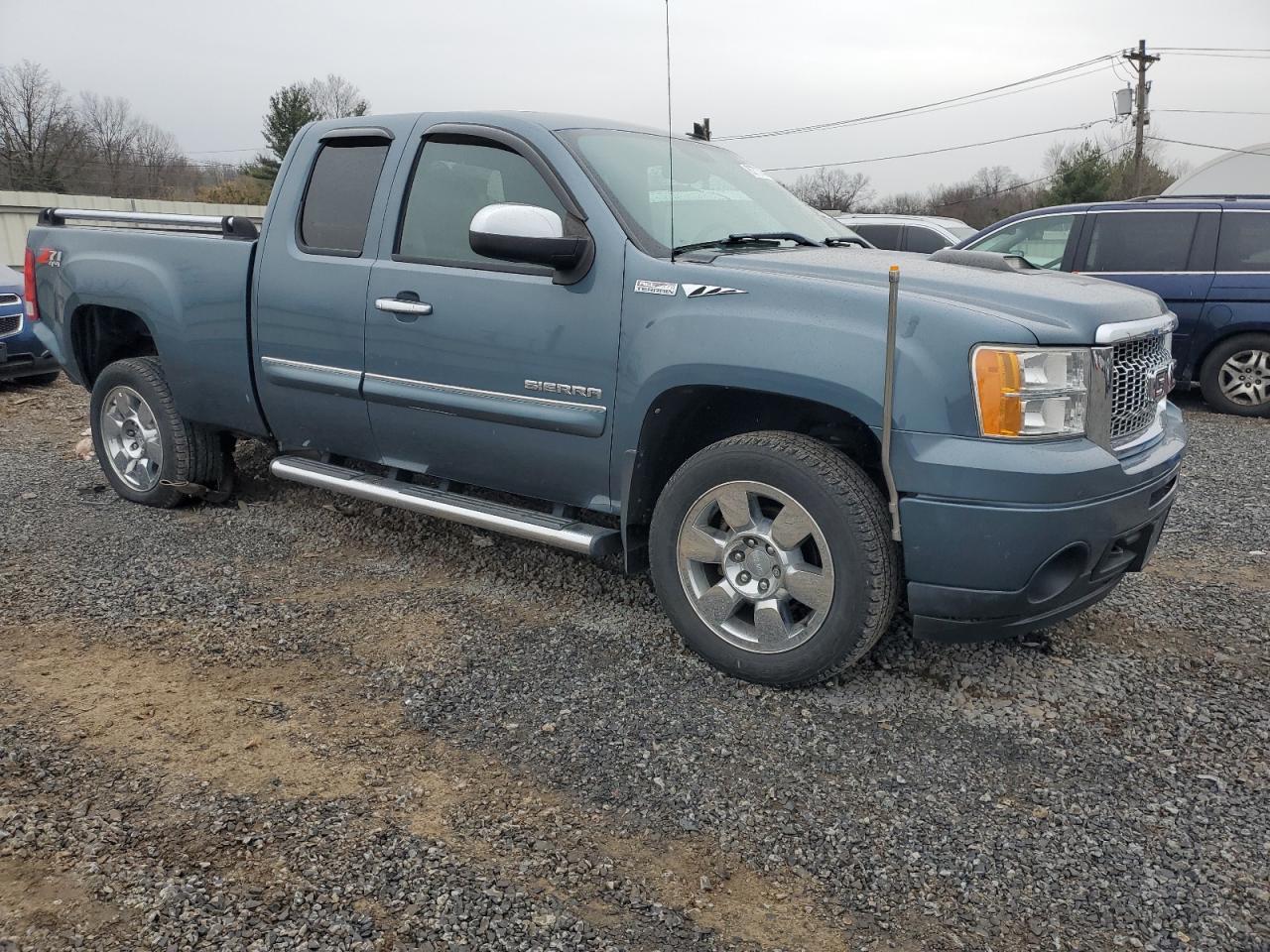 2011 GMC Sierra - Image 4