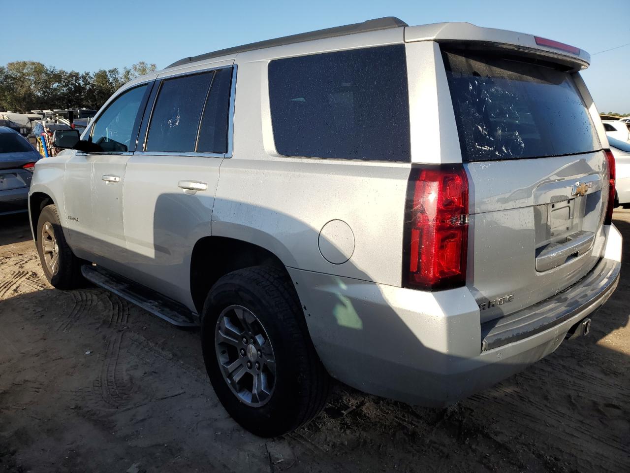 VIN 1GNSCAKC4JR382230 2018 CHEVROLET TAHOE no.2