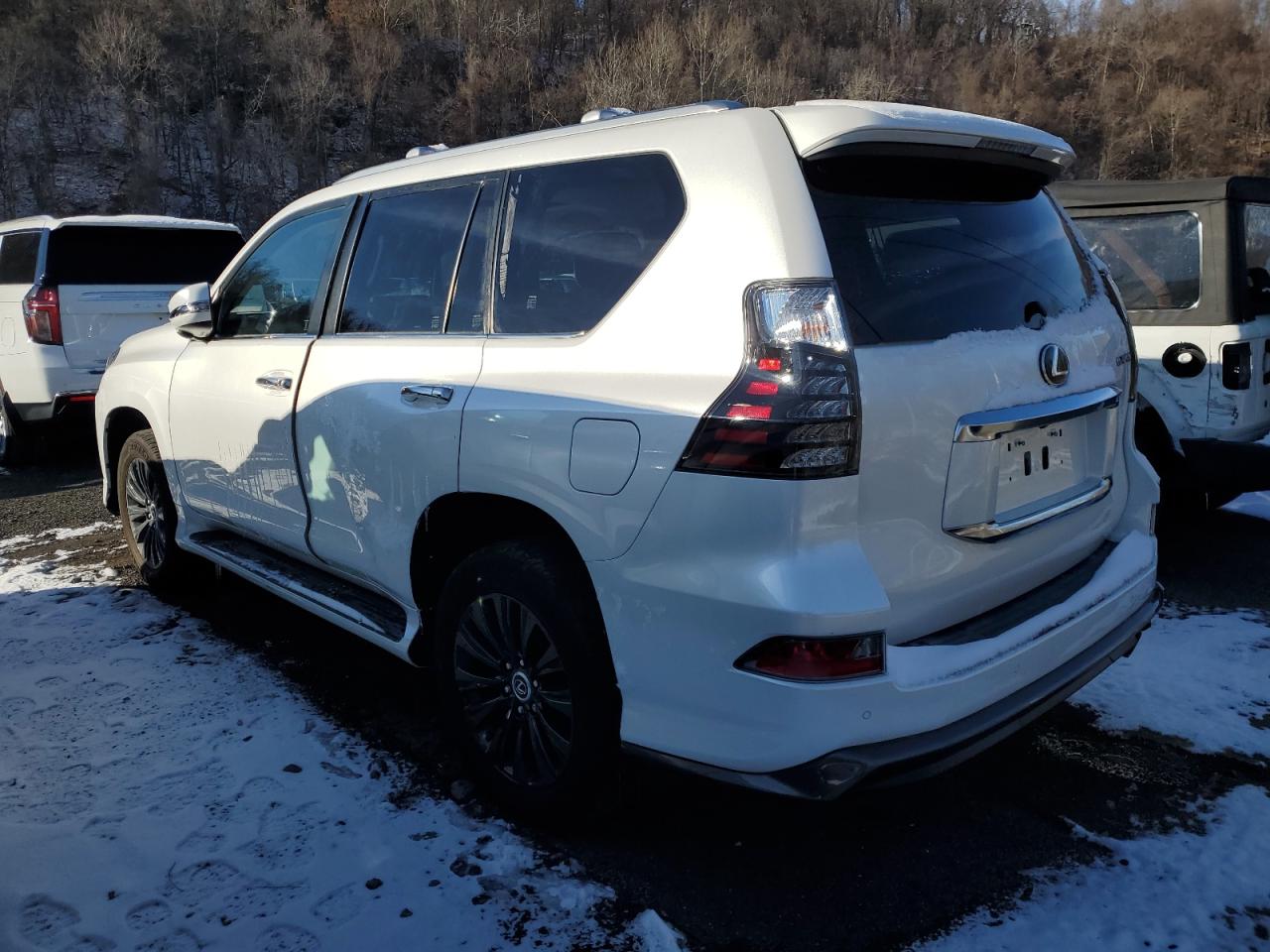 JTJAM7BX7P5359609 2023 LEXUS GX - Image 2