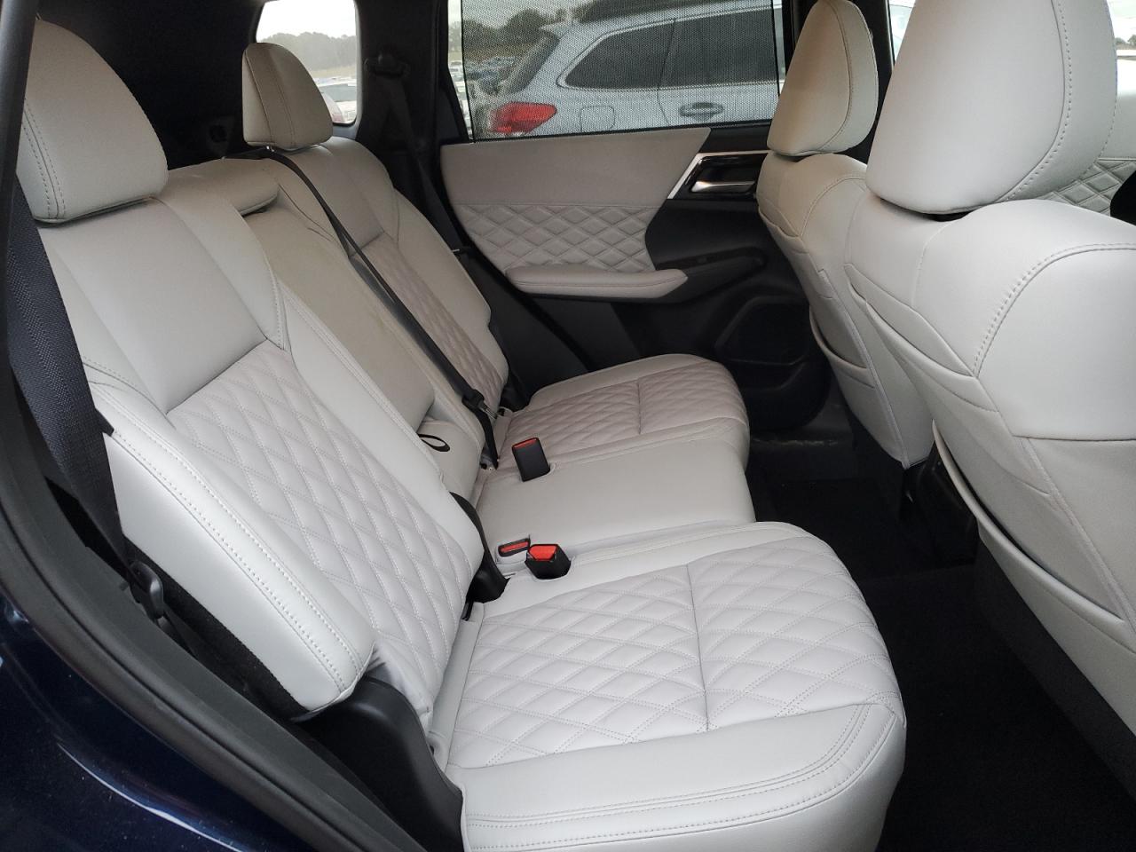 2024 Mitsubishi Outlander - Image 11
