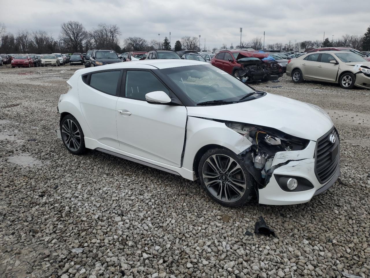 VIN KMHTC6AEXGU302685 2016 HYUNDAI VELOSTER no.4