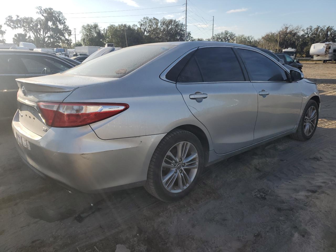 VIN 4T1BF1FK4GU170334 2016 TOYOTA CAMRY no.3