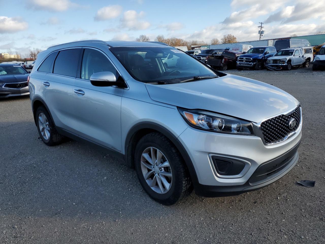 VIN 5XYPGDA58JG422637 2018 KIA SORENTO no.4