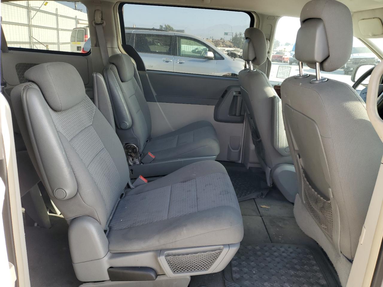 2010 Chrysler Town & Country - Image 11