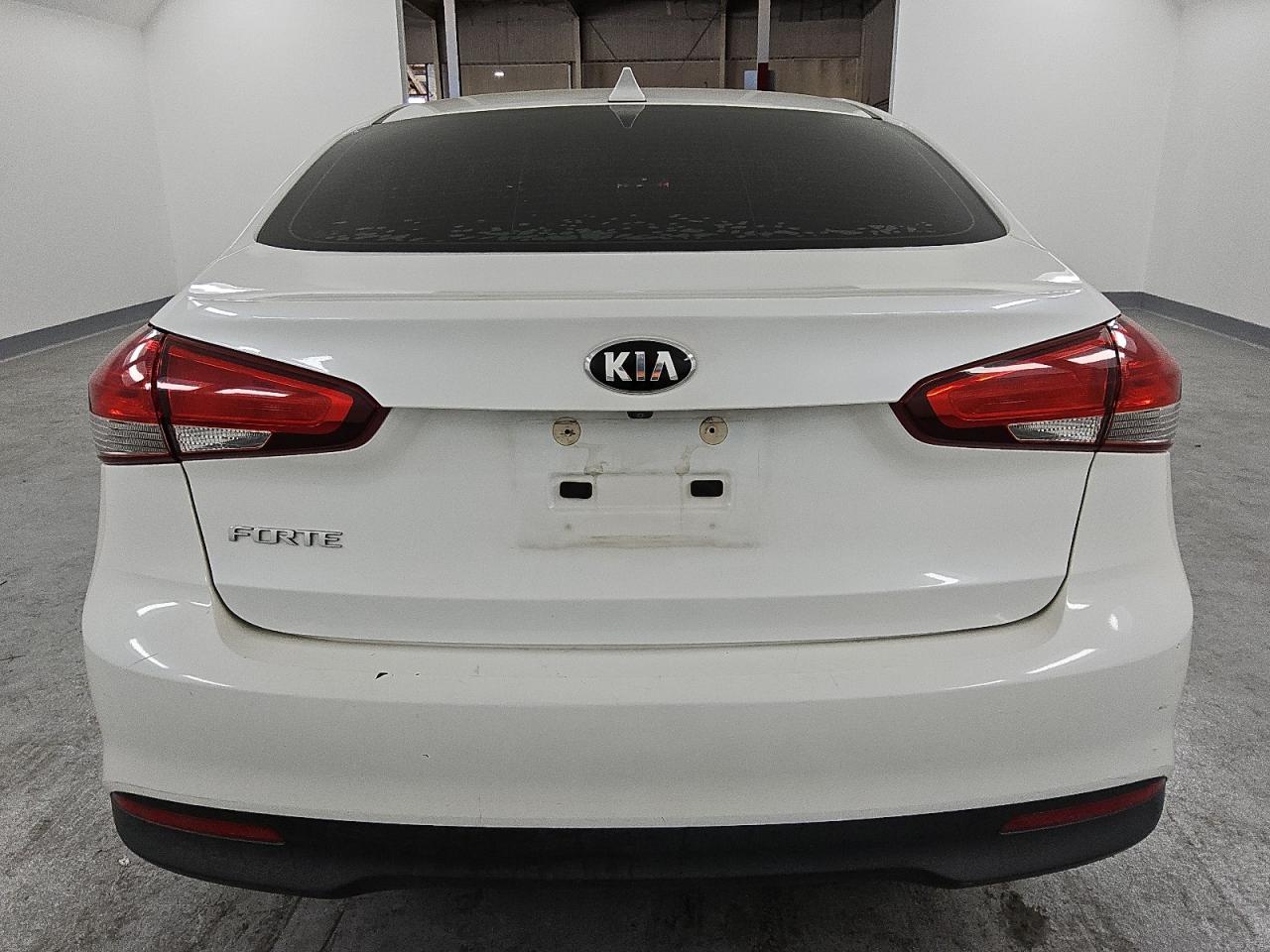 VIN 3KPFL4A75JE259306 2018 KIA FORTE no.6