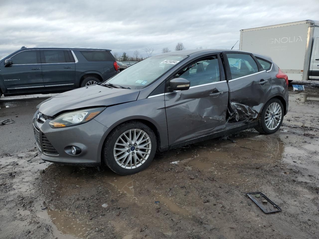 VIN 1FADP3N2XEL338428 2014 FORD FOCUS no.1