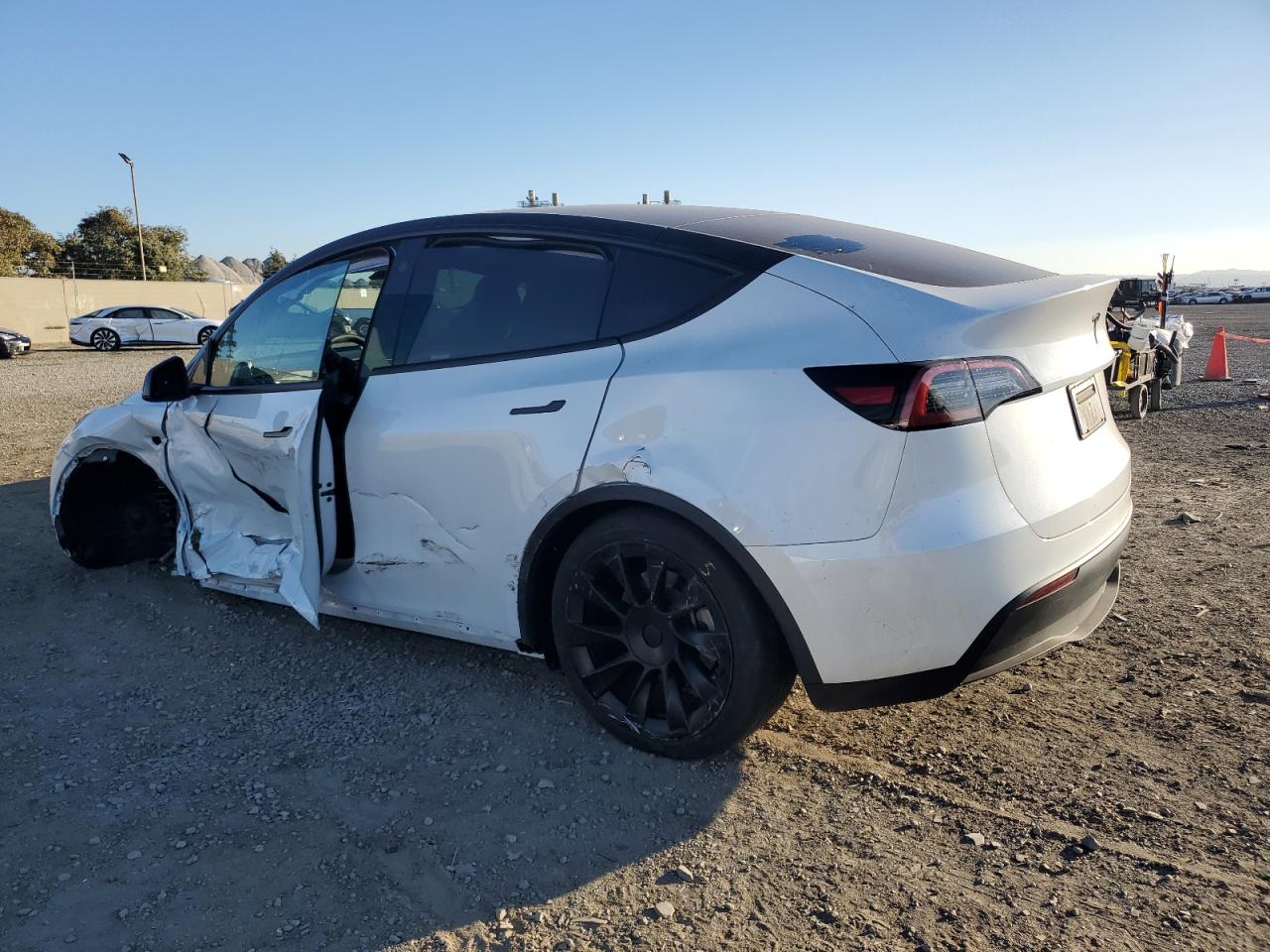 VIN 7SAYGDEE4PF612341 2023 TESLA MODEL Y no.2