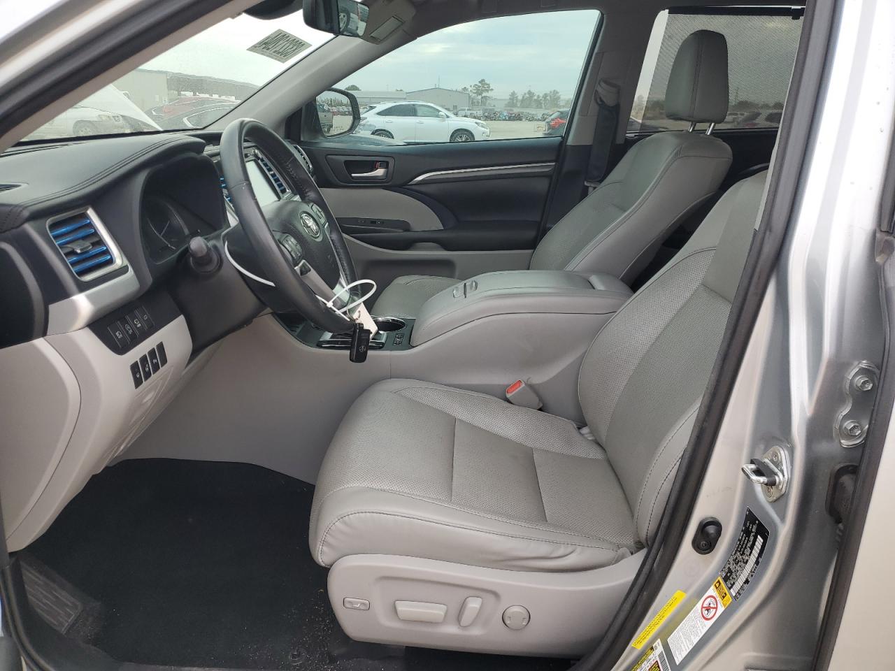 2017 Toyota Highlander - Image 7